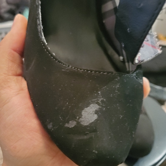 Heels - Picture 4 of 4